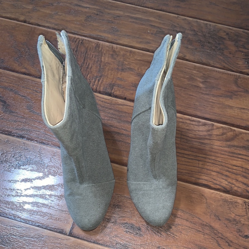 Rag & Bone grey canvas booties. Zipper in the back